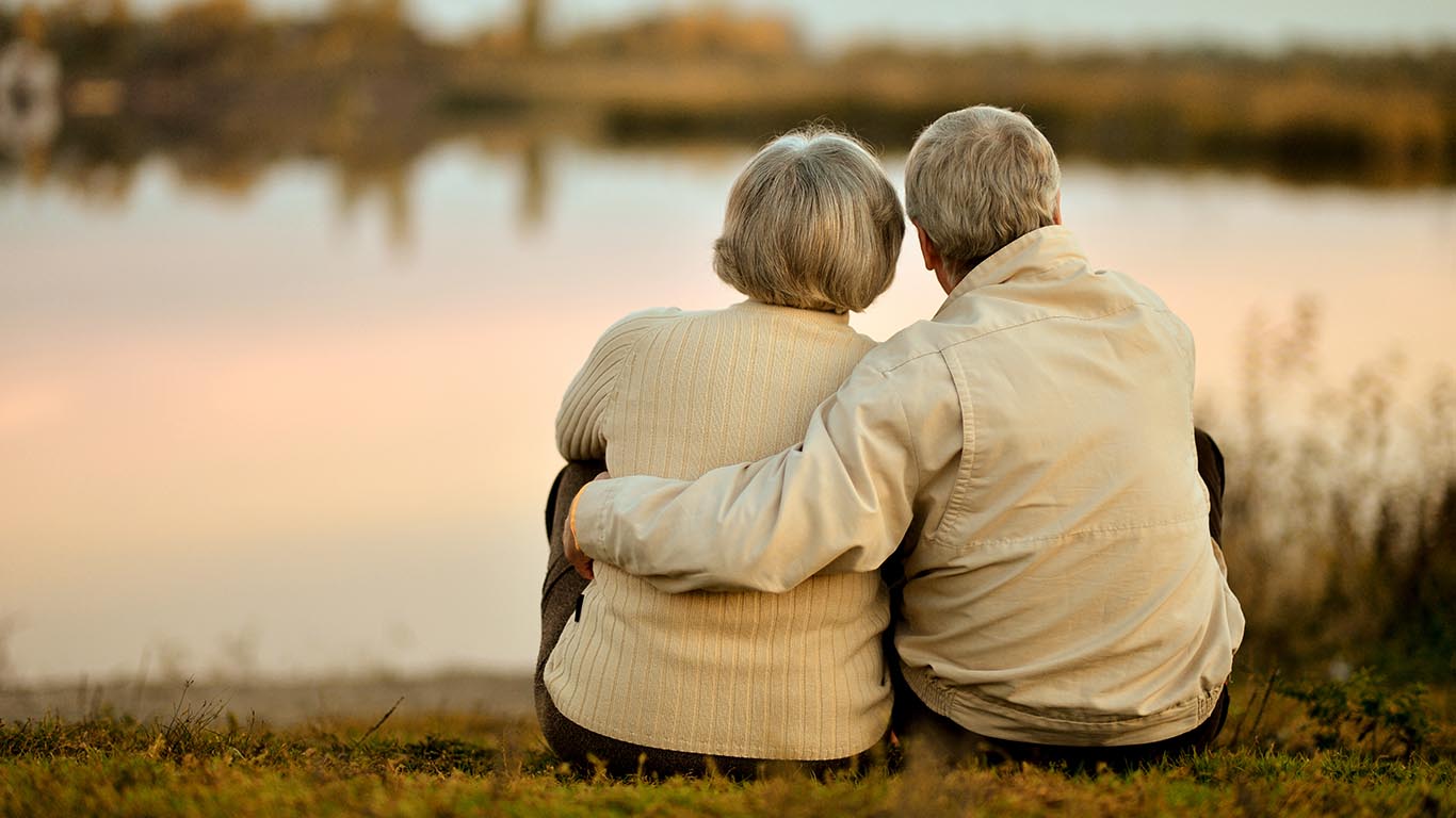 dick-and-karla-real-estate-post-1_0001_shutterstock_160164149 Seniors, Snowbirds, Empty Nesters
